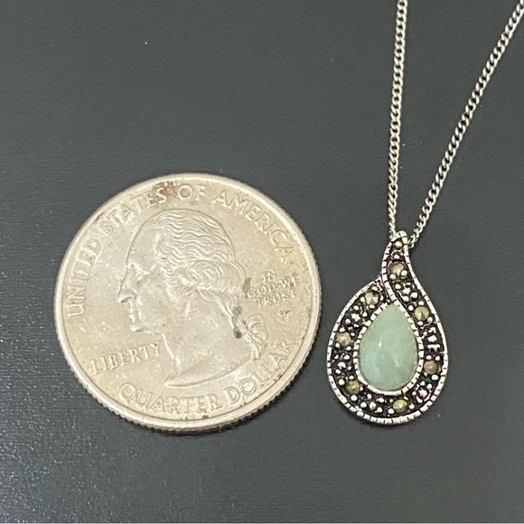 Vintage 925 NV Sterling Silver Jade Marcasite Teardrop Pendant 18” Necklace 3g. - Picture 4 of 16